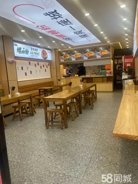 （转让）门面方正，大气，人流量大。周边上班族居多！